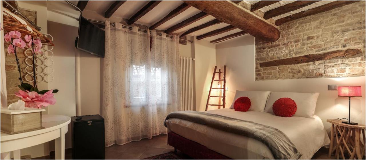 Il Giardino Sul Tetto B&B Guarene Luaran gambar