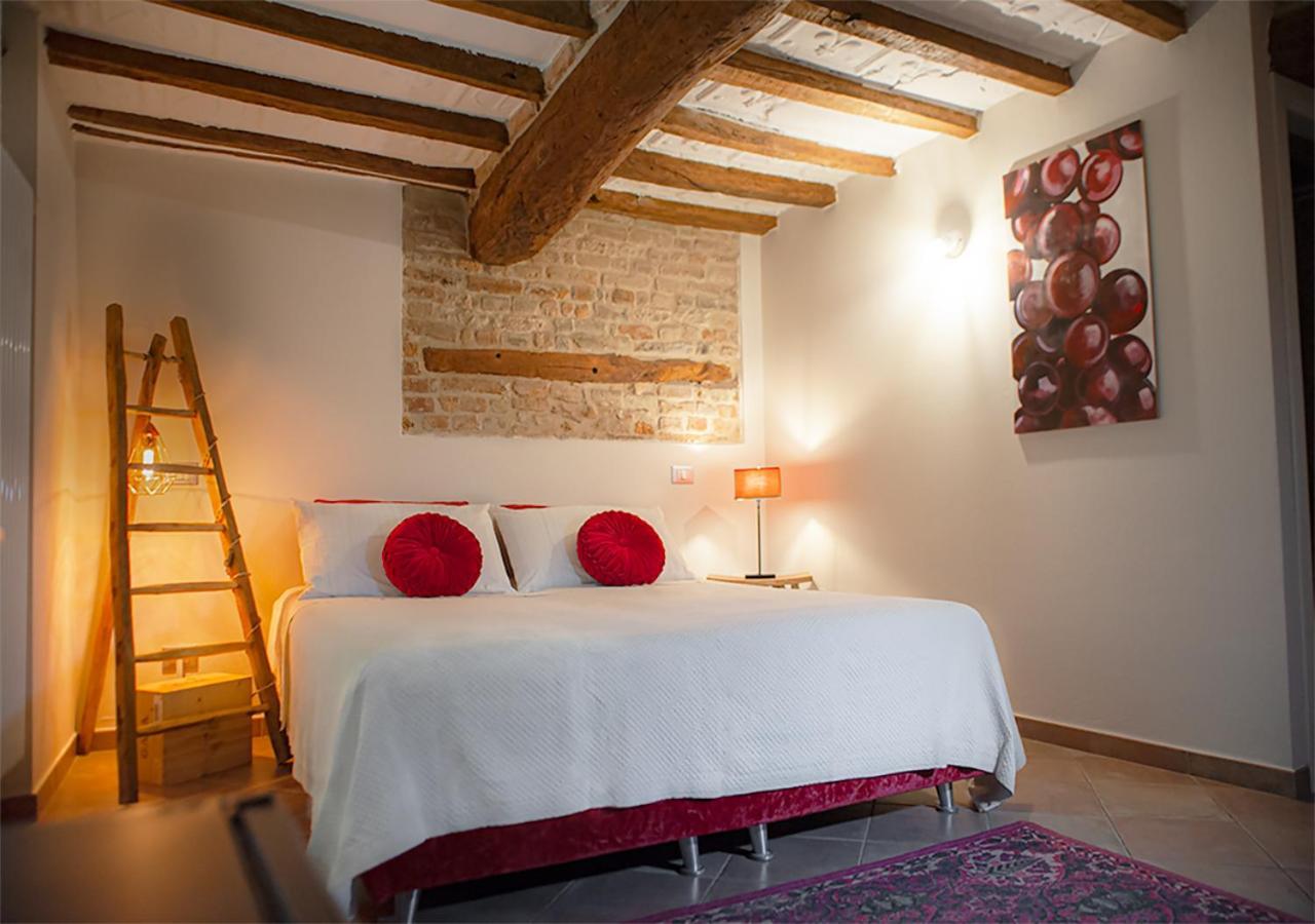 Il Giardino Sul Tetto B&B Guarene Luaran gambar